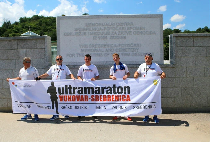 Maratonci iz Vukovara stigli u Potočare: Da se zločin nikada i nikome ne ponovi
