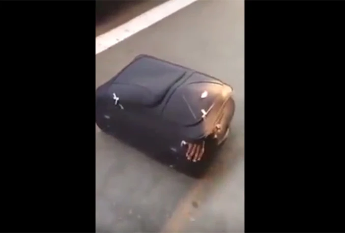 VIDEO | Migrant se krio u putničkoj torbi