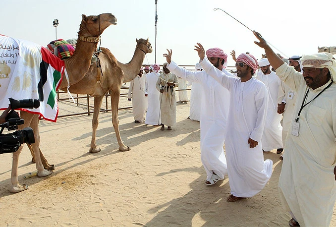 Emirati savjetuju svoje državljane da u svijet ne putuju u bijelim haljama