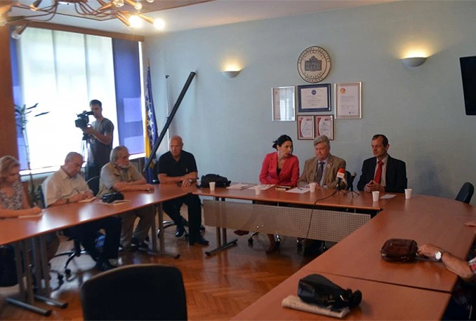 Pettigrew: Mogućnost za nove dokaze postoji u presudi u predmetu Karadžić