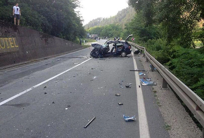 Stravična nesreća na M-17: Poginula jedna osoba, ozlijeđena dva dječaka