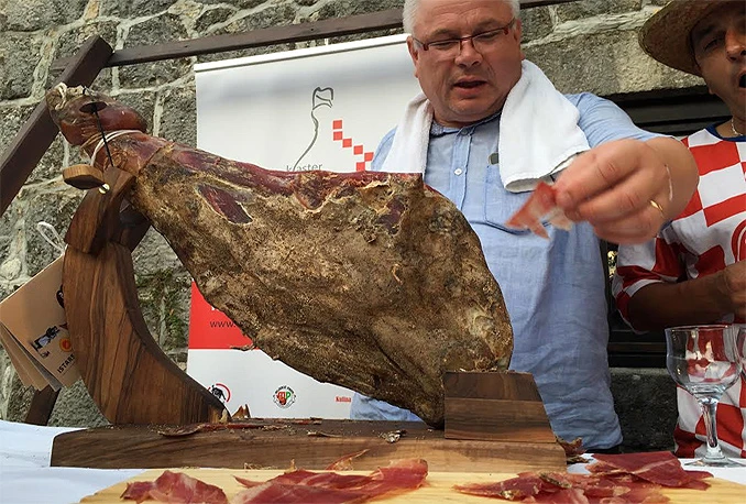 U Vrgorcu održani Dani dalmatinskog pršuta i vina