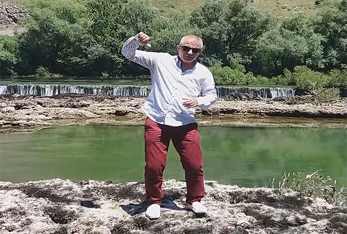 Poslušajte mostarsku odu 'afričkoj šljivi'