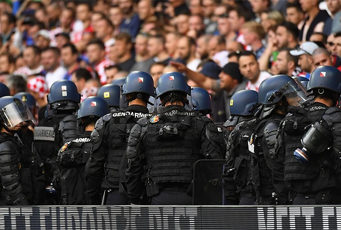 UEFA danas raspravlja o kazni; nitko od huligana još nije priveden