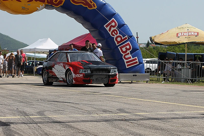 VIDEO | Počeo OLDSCHOOL Street Race Mostar: Pao rekord mostarske piste! 