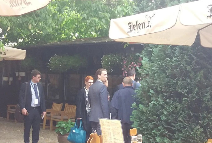 Ministar Kurtz o reformama na ćevapima kod Muje