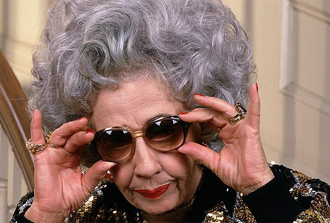 Preminula baka Yetta iz ''Dadilje'' 