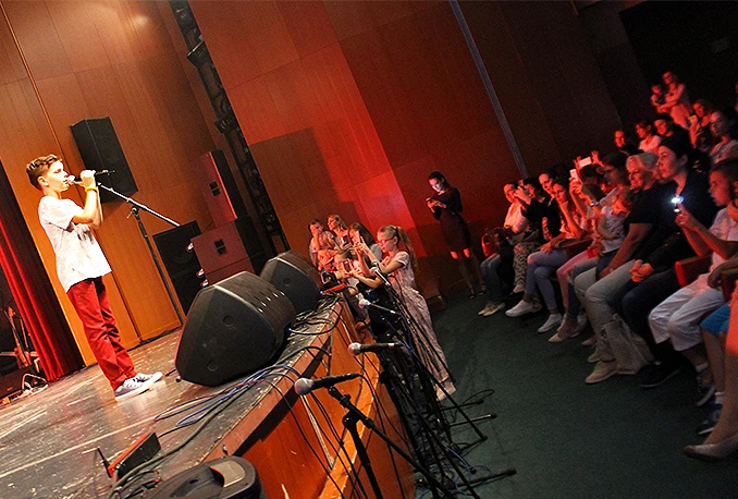 Održan humanitarni koncert 'Pokažimo veliko srce' za Andija Milasa