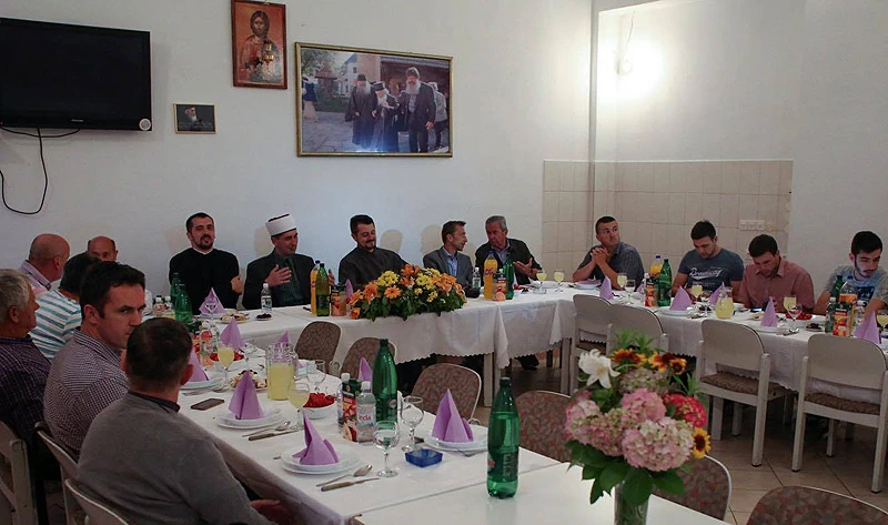Mostar: Pravoslavci organizirali iftar za vjernike