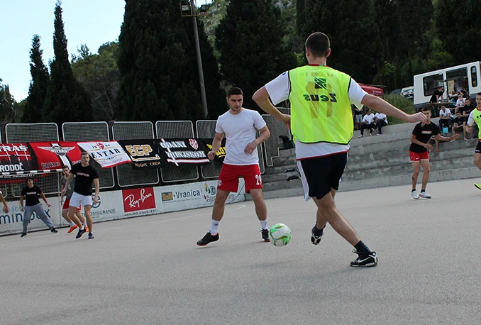Kiša odgodila završnicu turnira "Volim te bola"