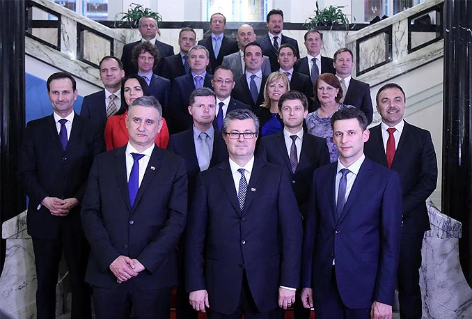 Orešković: Pozivam Karamarka i Petrova da podnesu ostavke!
