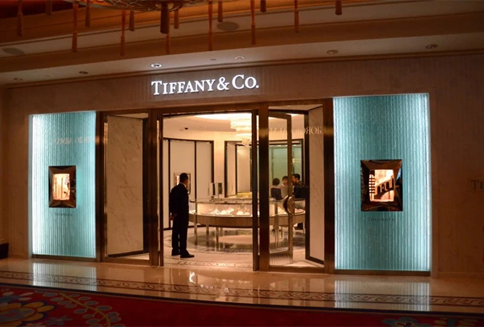 Tiffany se raspada! Bogati radije kupuju kuće i automobile