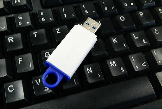 Granatirali Sjevernu Koreju SD karticama i USB-ovima