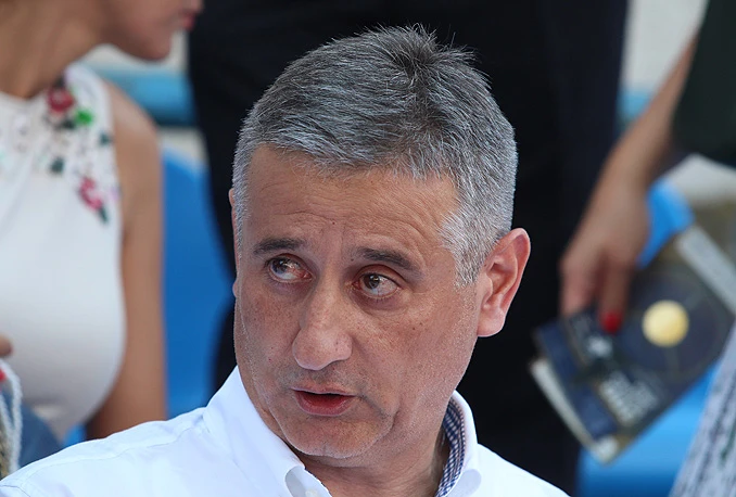 Petrov hoda po tankom ledu