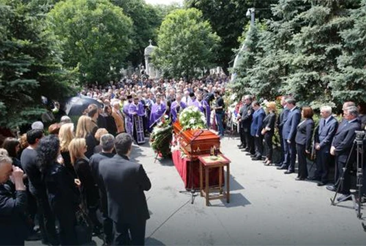 Sahranjen Velimir Bata Živojinović
