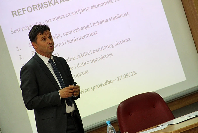 Novalić 'kritizirao' mlade koji odlaze iz BiH iako imaju posao