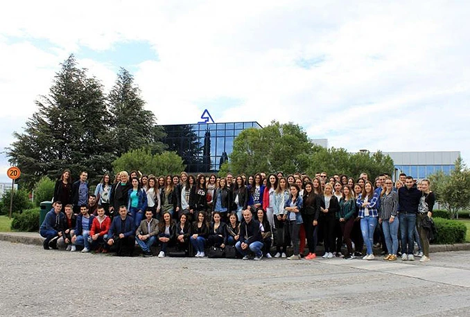 Stotinu studenata obišlo Aluminij