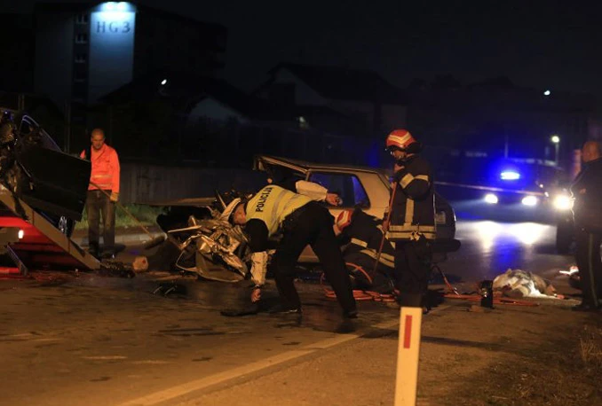 Teslić: Preticao vozila i izazvao sudar, poginula jedna osoba