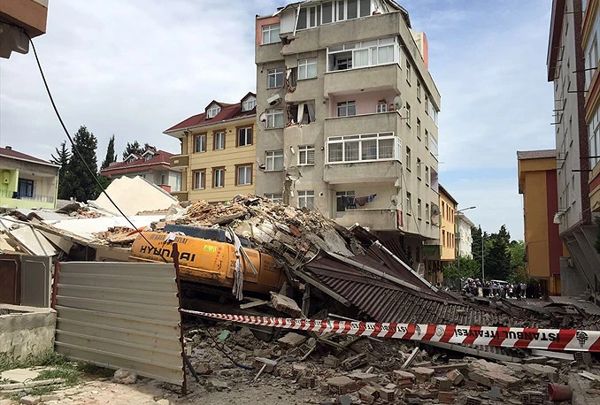 U Istanbulu se urušila zgrada