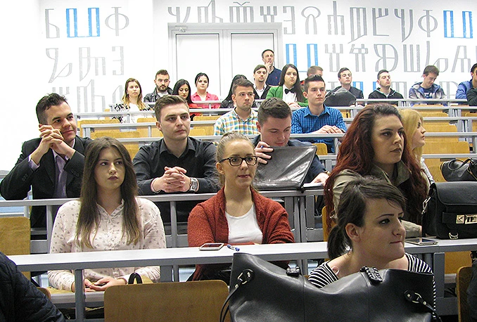 Simulirani parlament raspravljao o Zakonu o ravnopravnosti spolova