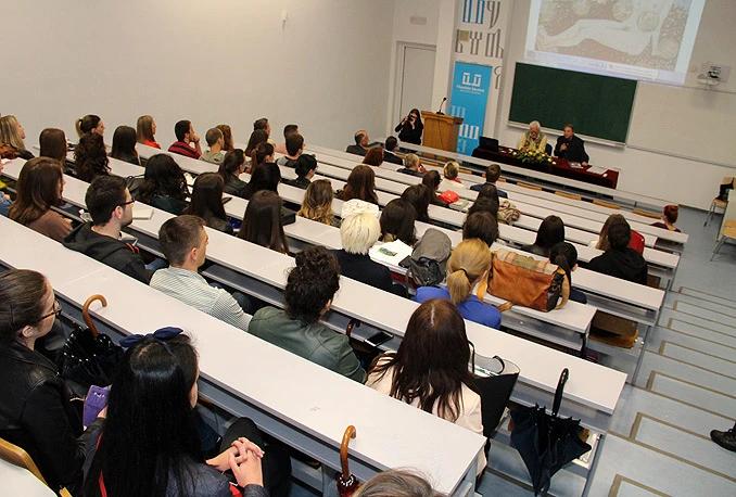 Dubrovački umjetnik sa mostarskim studentima