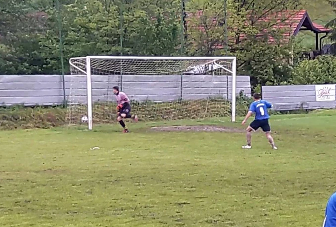 VIDEO Nova smijurija sa bh. travnjaka: Lopta ušla u gol, sudac šuti