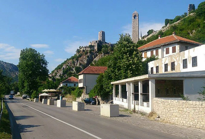Povratkom ljeta u Počitelj vraćeni opasni kameni blokovi uz magistralu
