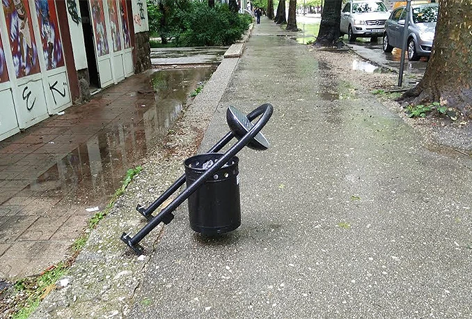 Počelo uništavanje kanti za smeće