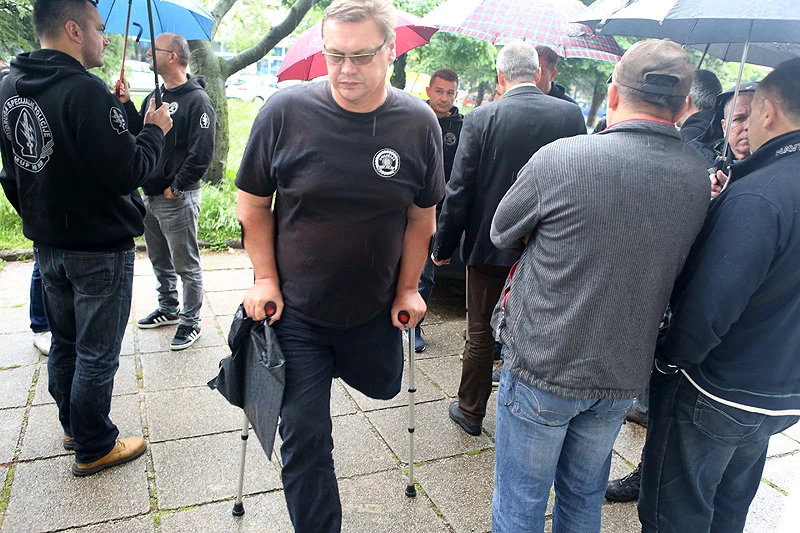 VIDEO | Branitelji revoltirani: Ljude bez nogu provjeravaju, a lažni branitelji se skrivaju