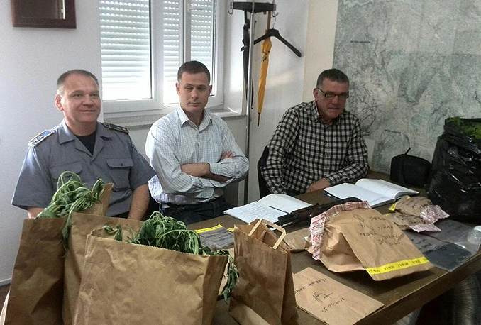 Kod Konjica zaplijenjena droga, oružje i laboratorij za uzgoj marihuane