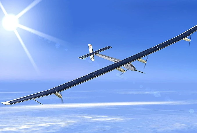 Avion na solarnu energiju sletio u Arizonu