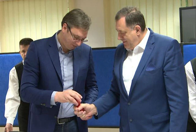 Posjet vojsci i proslava Uskrsa: Dodik treći put gubi od Vučića