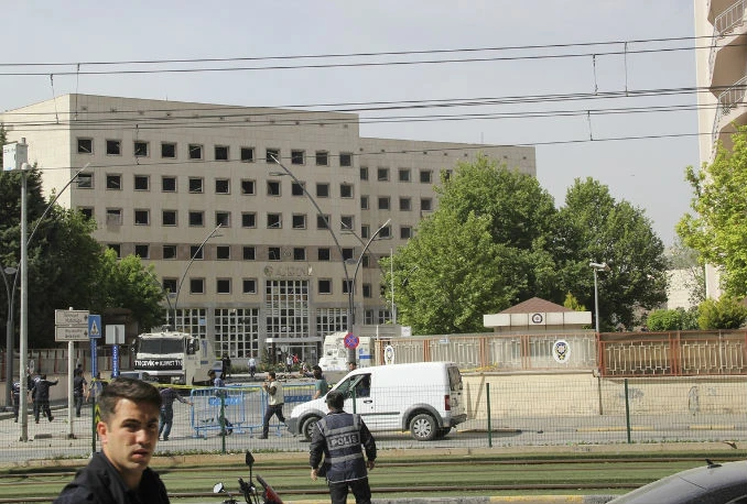 Ubijen policajac u napadu na sjedište policije