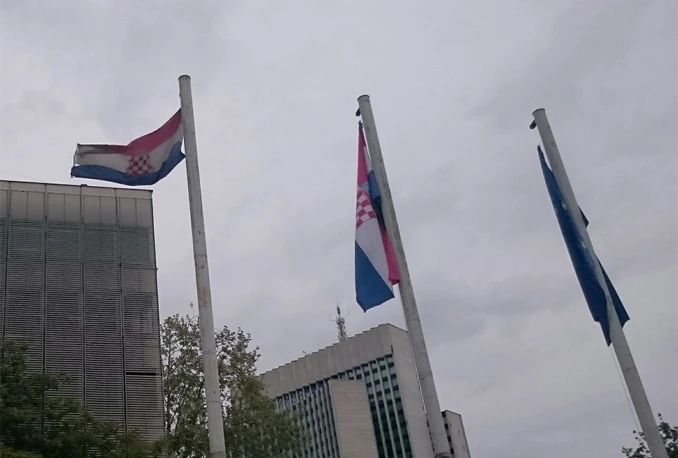 Ministarstvo branitelja: Zastava tzv. Herceg-Bosne u nadležnosti je prosvjednika