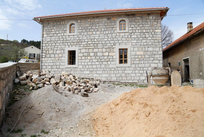 U Nevesinju otvorena obnovljena džamija