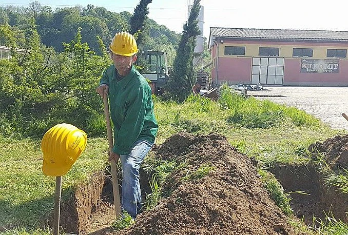 Radnici iskopali za sebe grobna mjesta u krugu tvornice