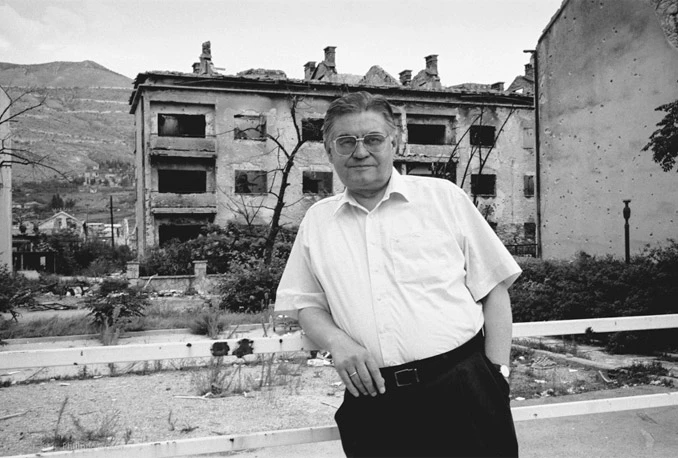Umro Hans Koschnick