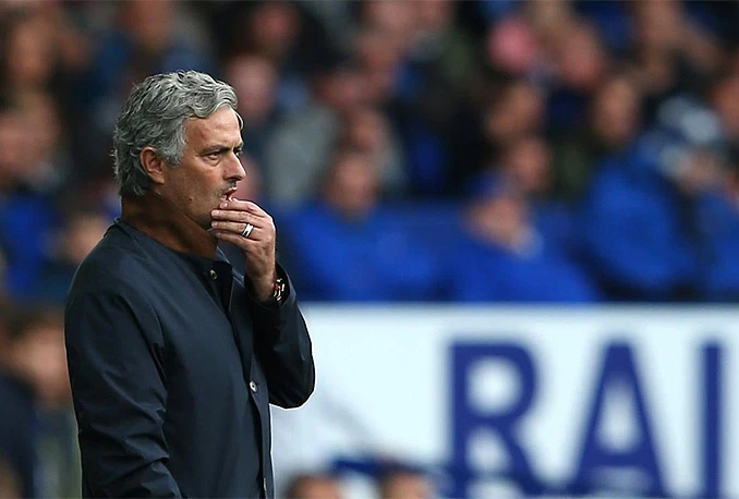 Jose Mourinho mogao bi na klupi PSG-a zamijenti Laurenta Blanca