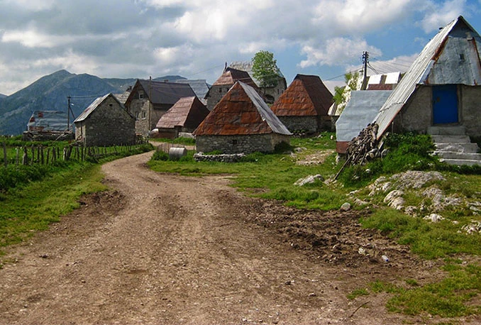 Lukomir oživio, kuće se otključavaju, dolaze planinari