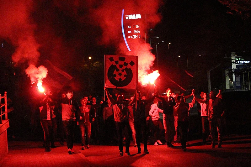 Škripari priredili vatreni doček nogometašima Širokog Brijega