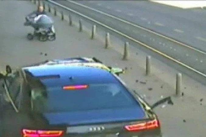 Pogledajte kako je otac herojski spasio bebu od jurećeg automobila s pijanim vozačem