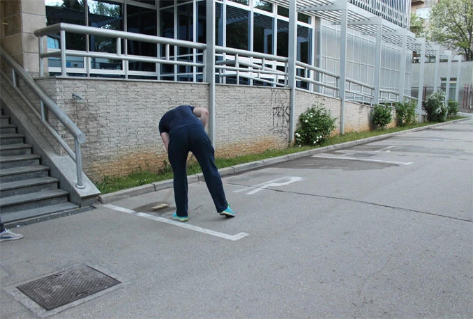 Počinitelji uklonili grafite sa zgrade Filozofskog fakulteta u Mostaru
