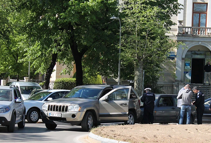 Mostar: Prometna nezgoda na kružnom toku Rondo