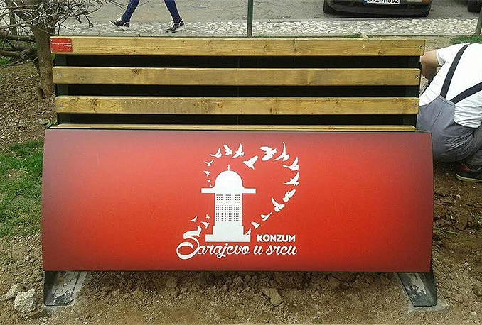 Konzum BiH poklonio građanima Sarajeva parkovske klupe