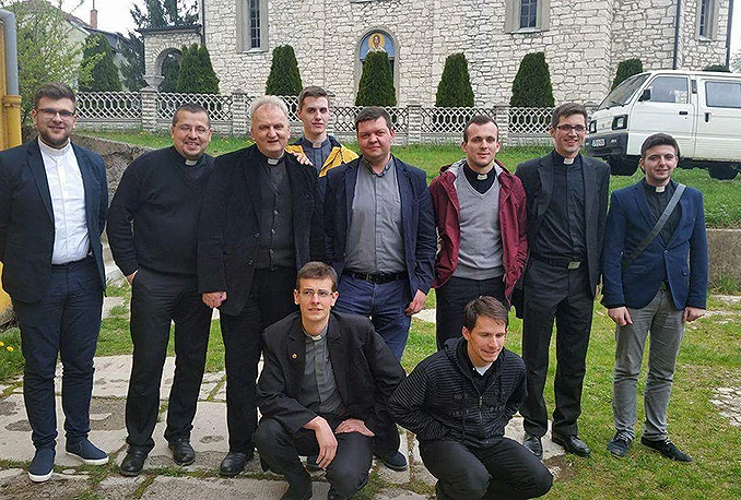Sarajevski bogoslovi posjetili župe Drvar i Bosansko Grahovo