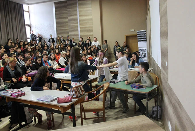 Djeca progovorila: Najviše se diskriminiraju oni koji su druge vjere i koji nemaju para 
