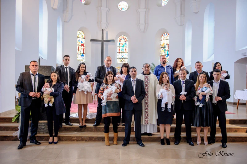 U širokobriješkoj crkvi u jednom danu kršteno osam beba