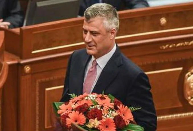 Thaci položio zakletvu uz gađanje praćkama