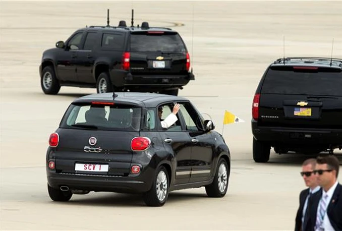 Papin Fiat prodan za 300 tisuća dolara