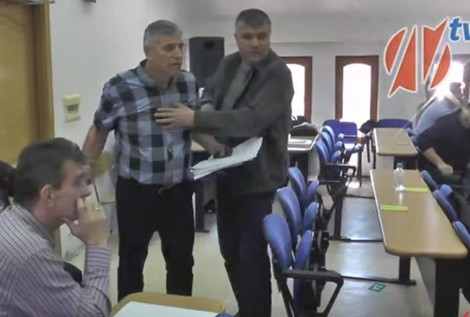 Zaveži, slušaj dobro: Kako vijećnik vijeća u Kalesiji